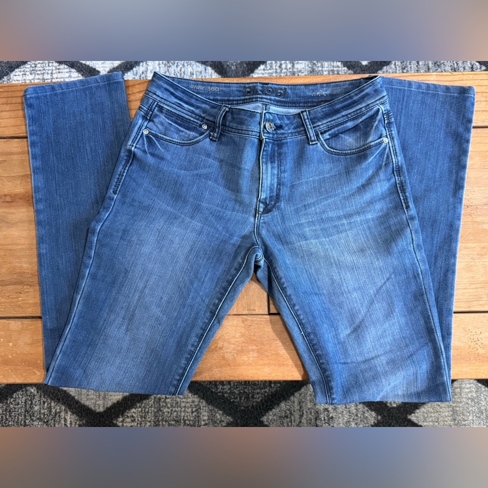 EUC - DL1961 - 28 - MID RISE COCO CURVY SKINNY DARK WASH Jeans - NOLITA